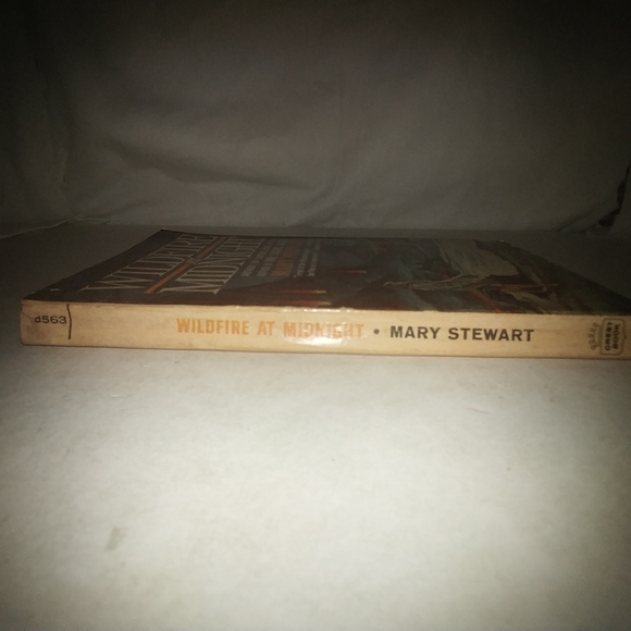 Wildfire at Midnight by Mary Stewart 1963 Vintage - Picture 3 of 5